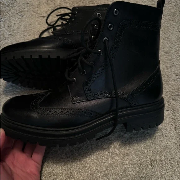 Express Men’s Wingtip Boots - Picture 2 of 5